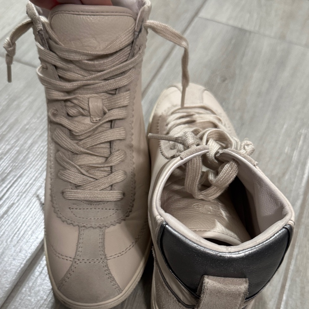 Coach leather Cream Casual Sneakers - Picture 8 of 11